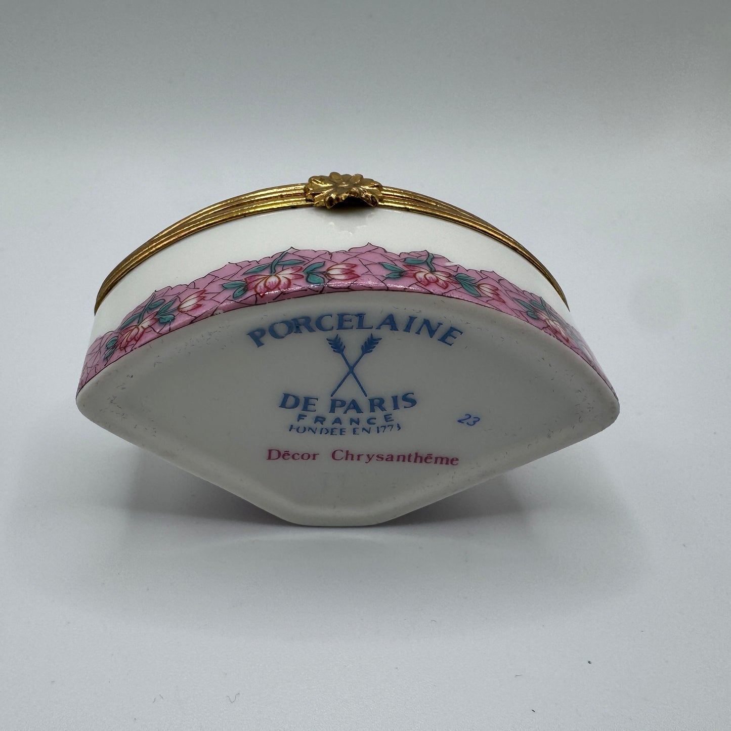 Boîte à Pilules en Porcelaine de Paris - Décor Floral chrysanthèmes