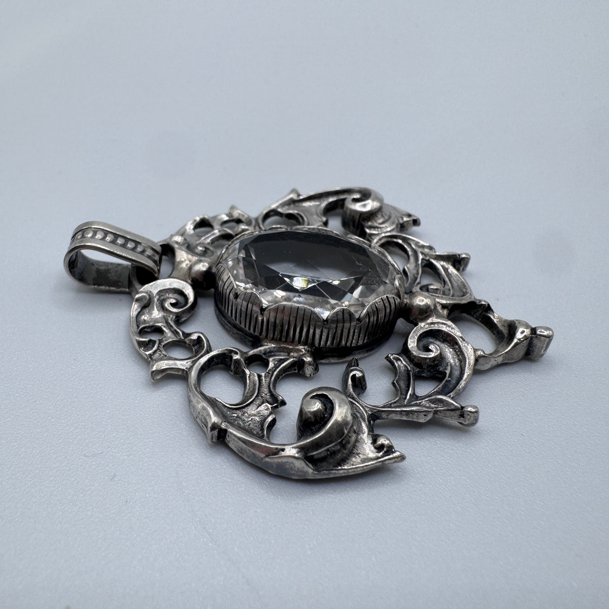 Superbe Pendentif en argent et cristal