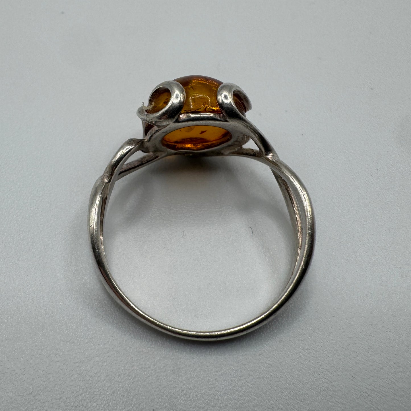 Bague en argent et ambre