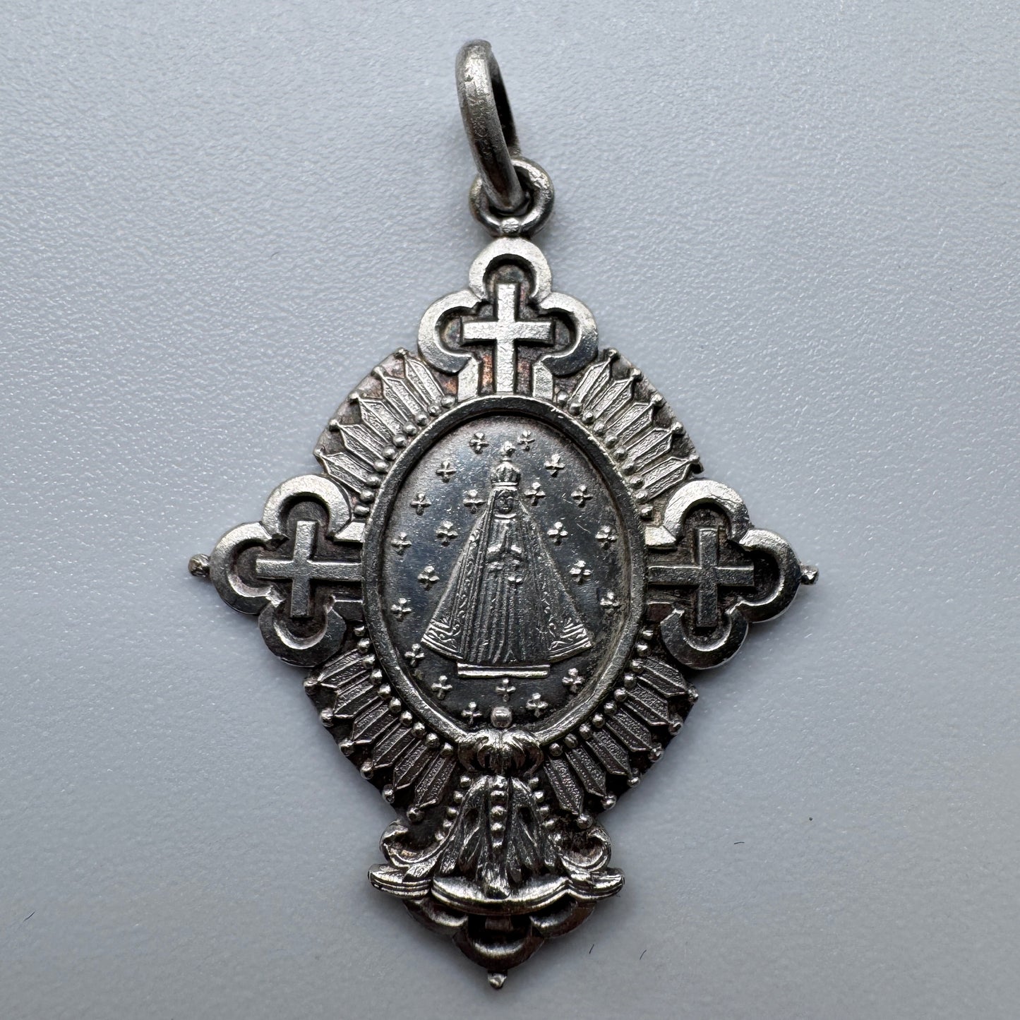 Belle Médaille religieuse ancienne « Souvenir de l’enfant Jesus de Prague »