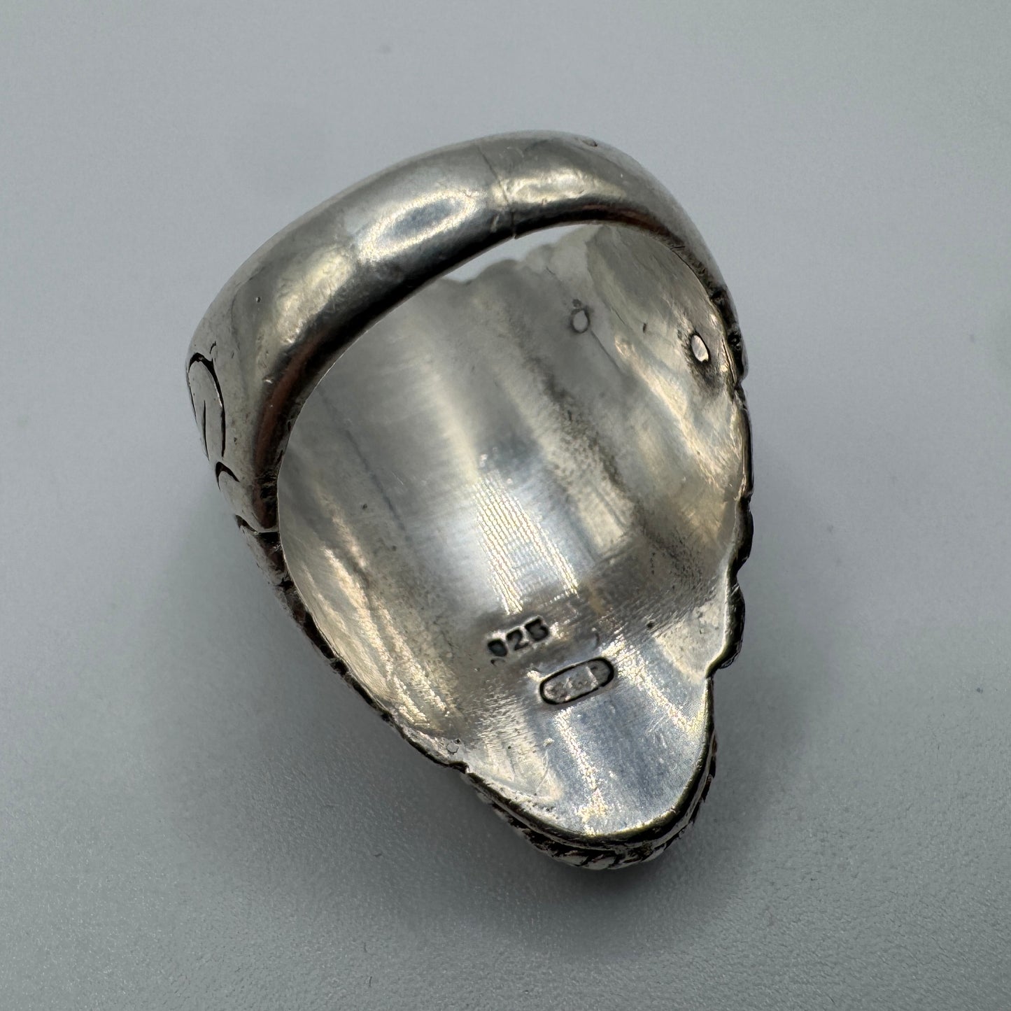 Grosse Bague en argent et lapis-lazuli