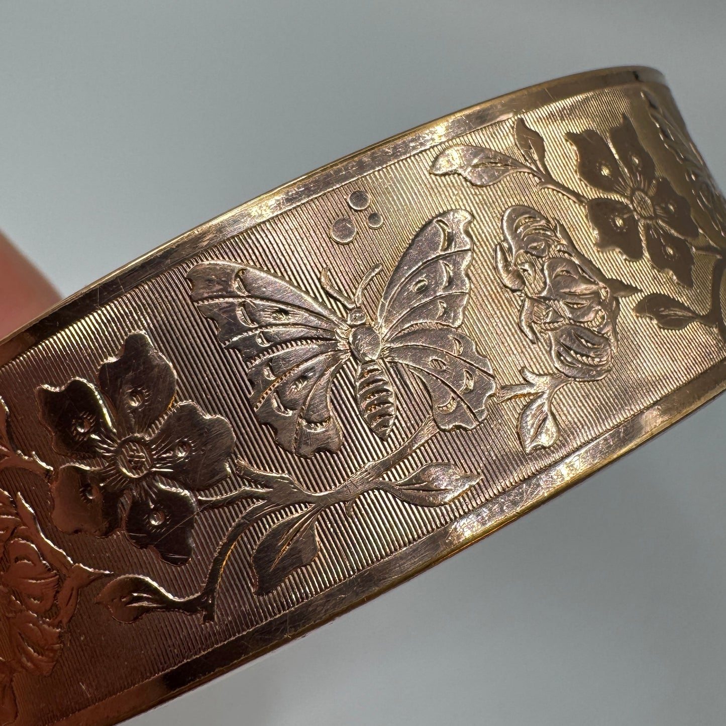 Bracelet ancien plaqué or Art Nouveau - décor au papillons
