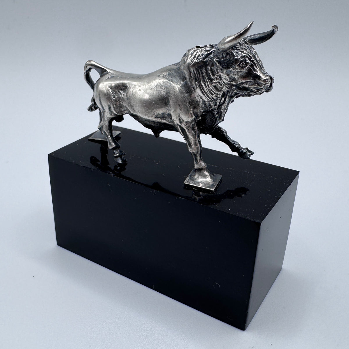 Figurine vintage « taureau » en argent