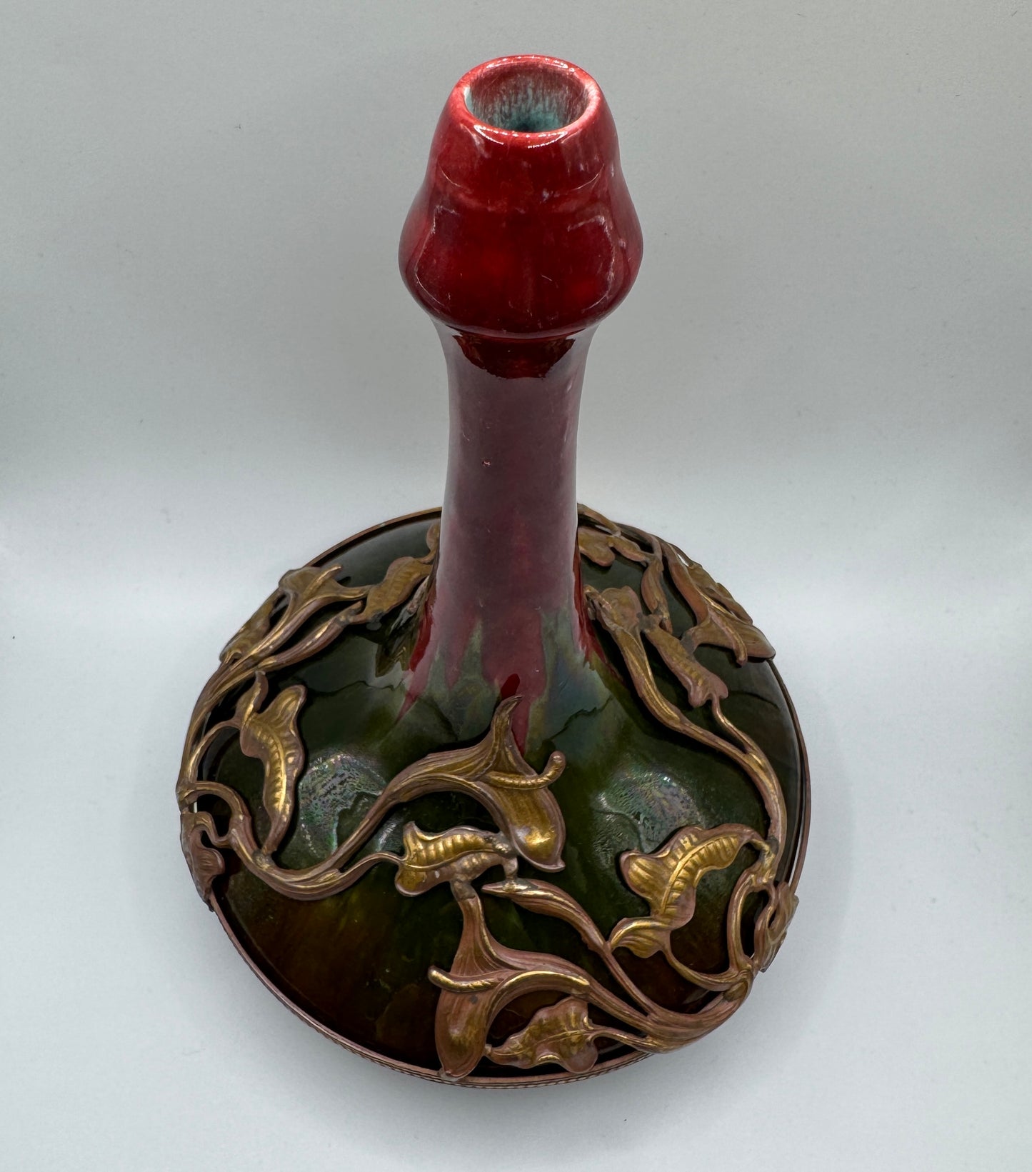 Joli soliflore Art Nouveau - céramique vernissée et bronze