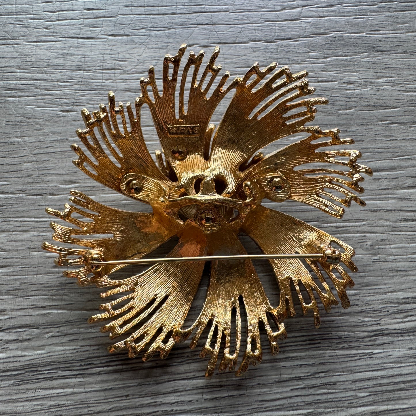 Grosse Broche créateur Vintage Monet - métal doré