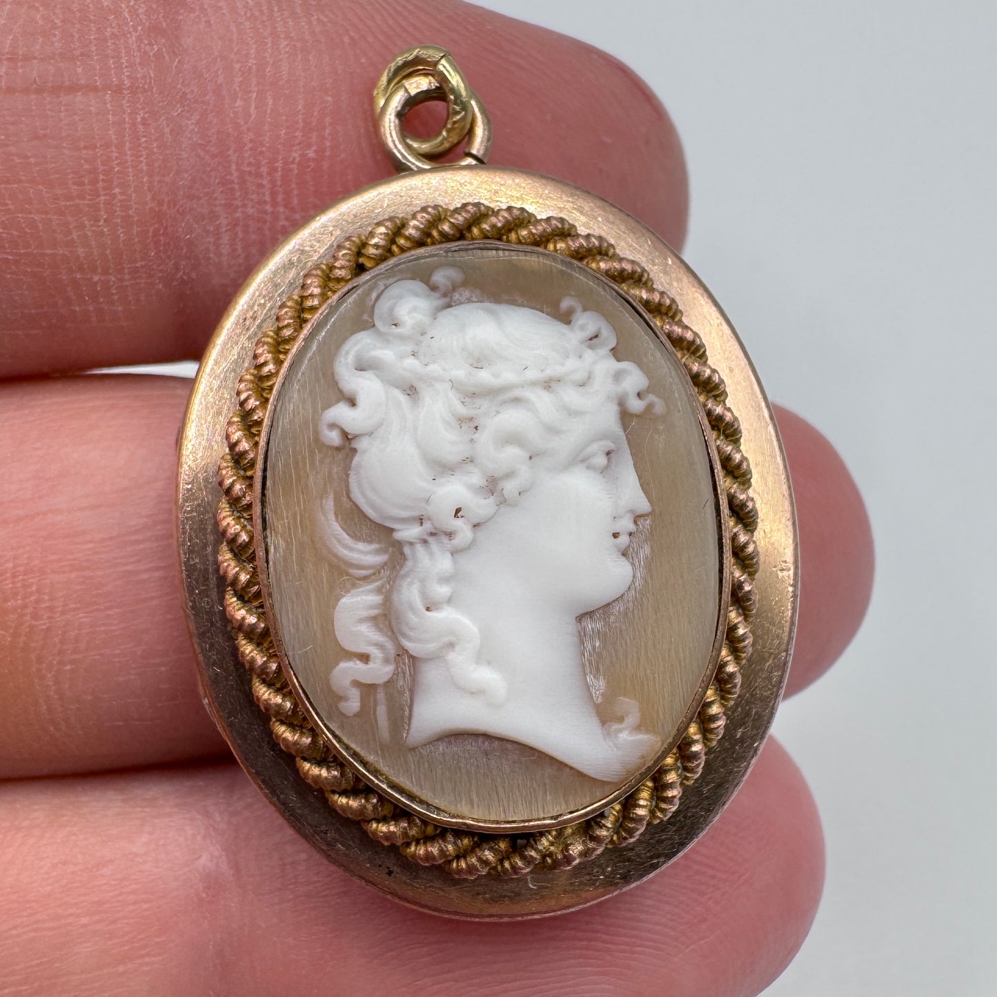 Pendentif porte reliquaire ancien camée - plaque or