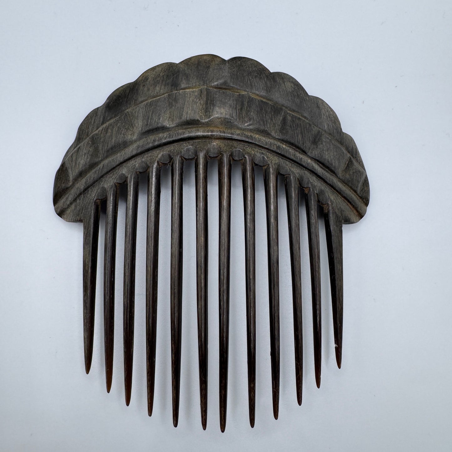 Peigne à cheveux art deco - corne sculptée