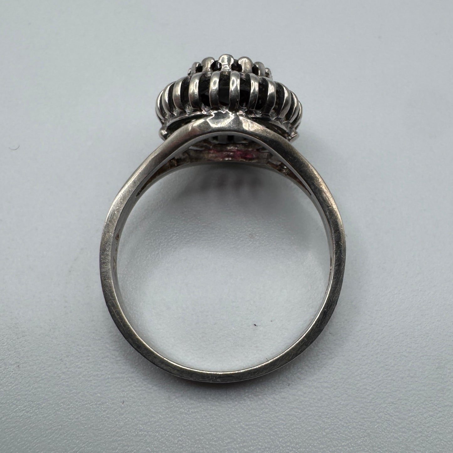 Jolie Bague en argent et pierre grenat