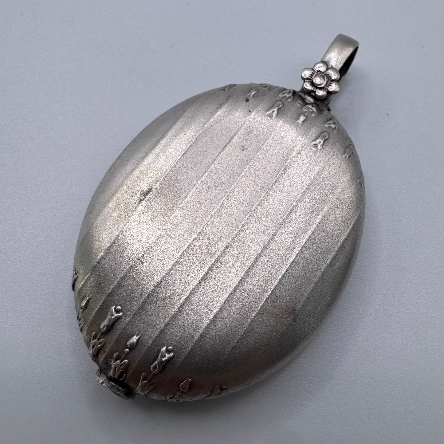 Miroir de poche ancien vers 1900