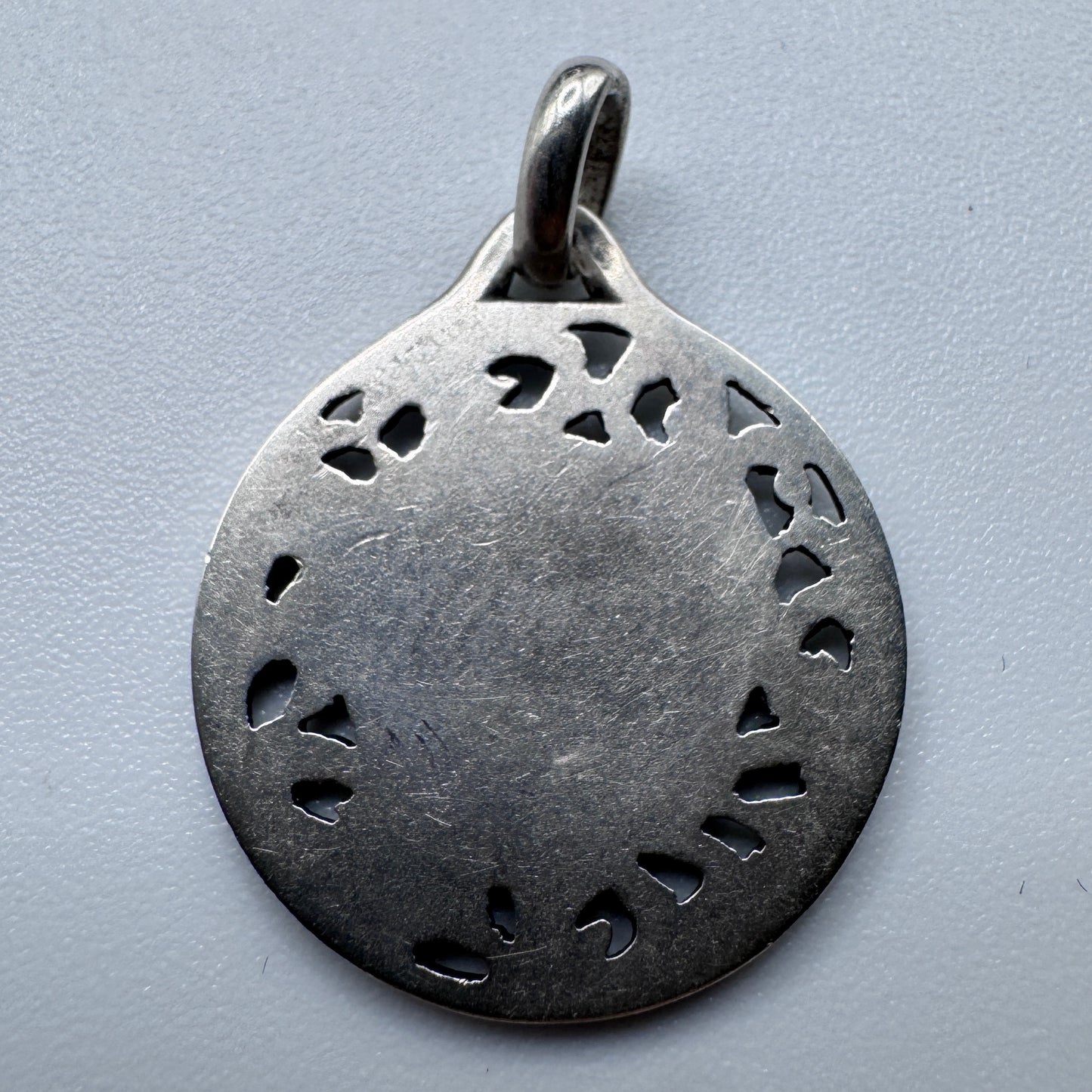 Superbe Médaille religieuse ancienne Art Nouveau - « Vierge Marie - décor au gui » - argent