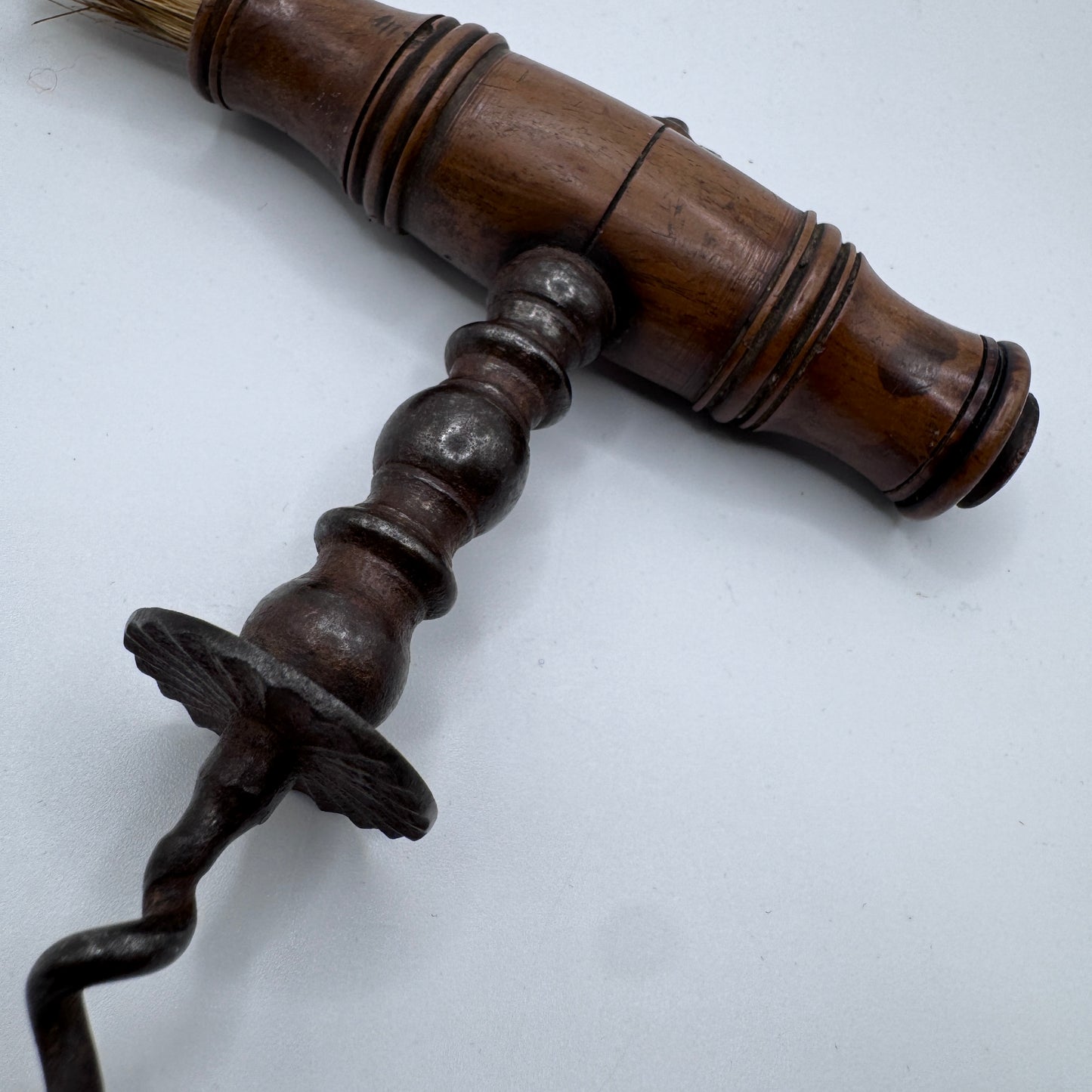 Rare Tire bouchon à brosse 18/19 eme - acier et bois