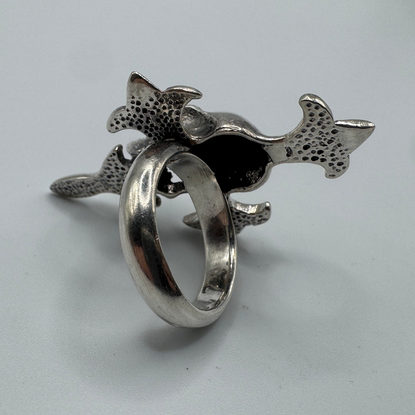 Superbe grosse Bague en argent motif Mémento Mori
