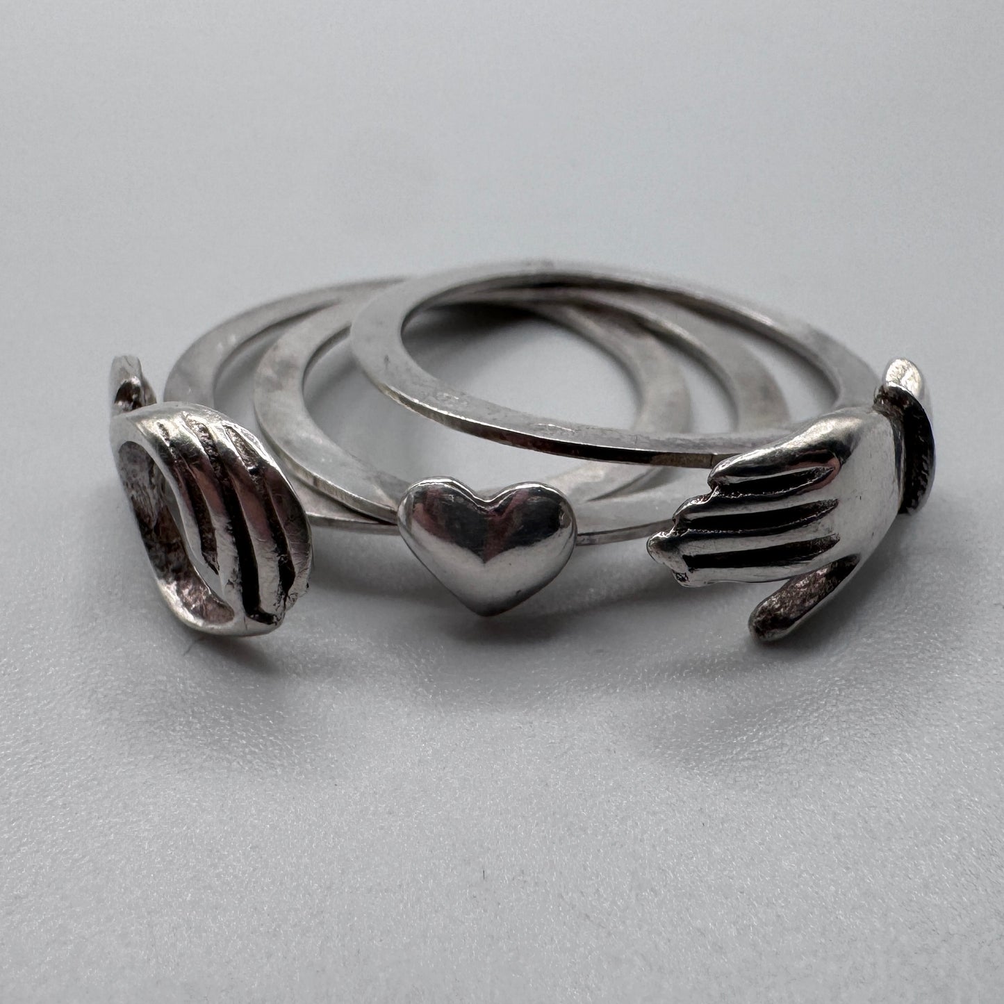 Jolie bague en argent à système « un anello di fede »