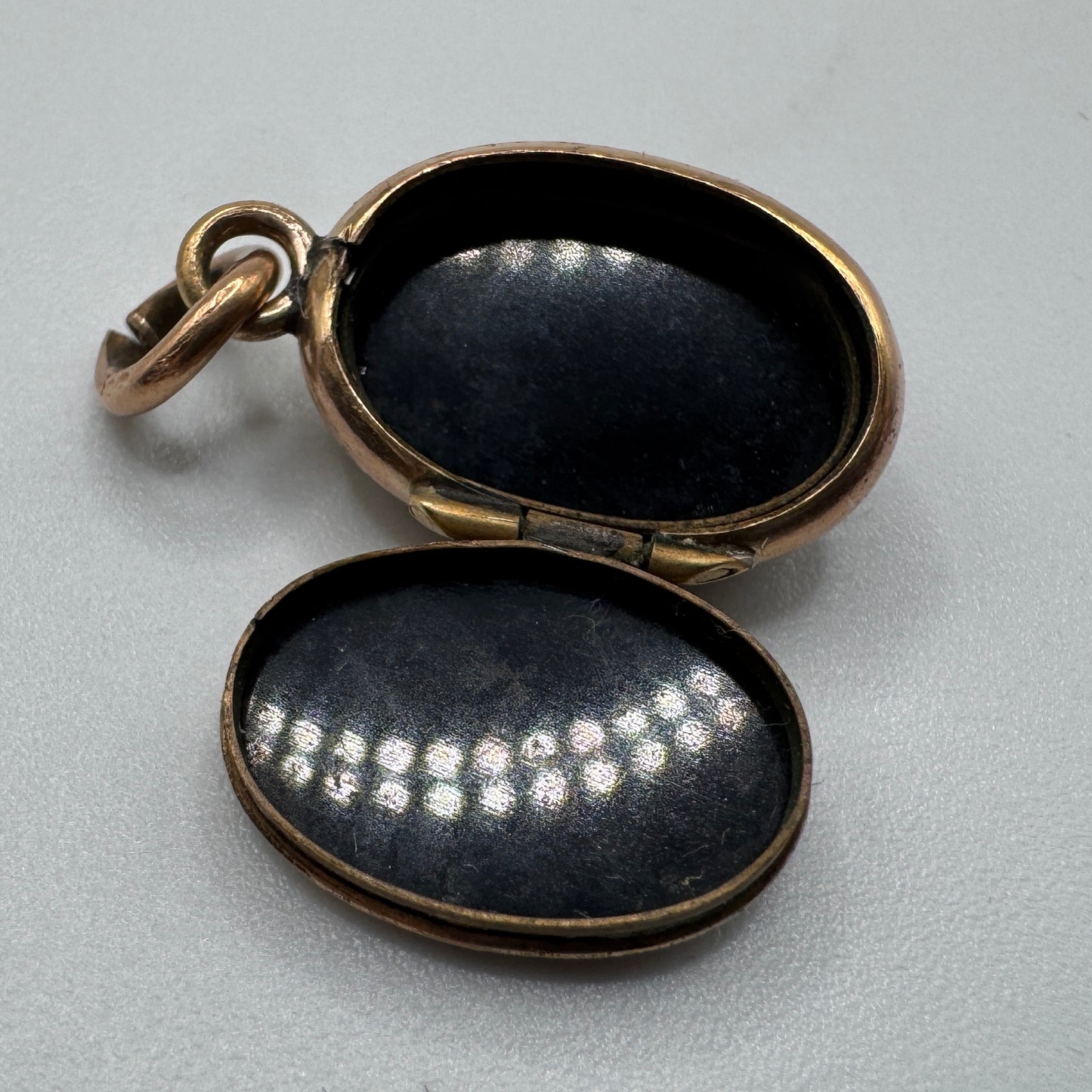 Petit Pendentif ancien porte photo ou relique - plaqué or