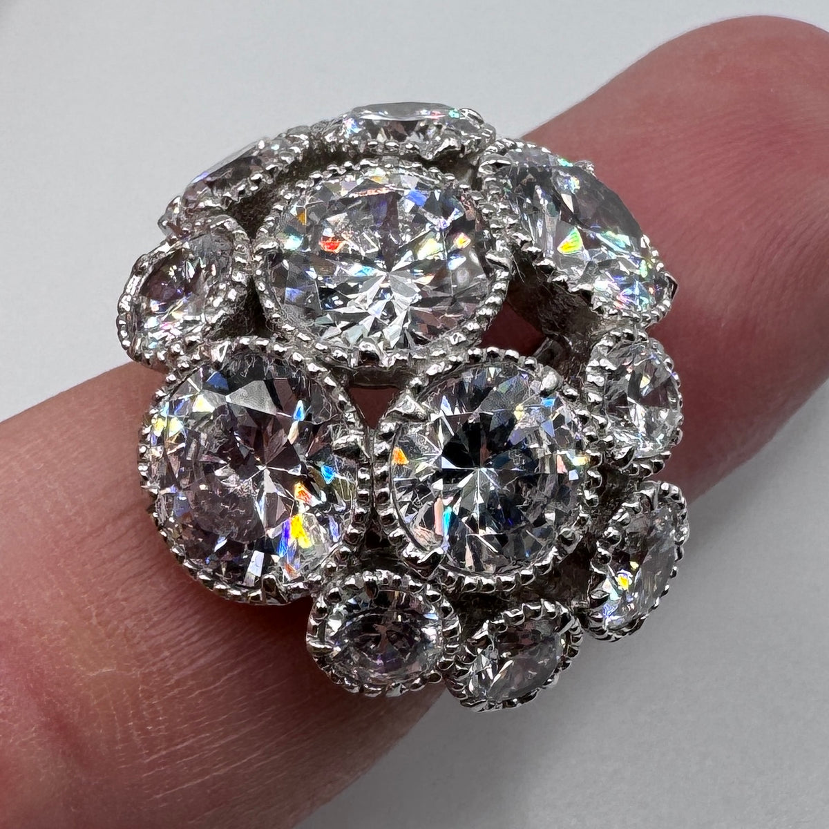 Grosse bague en argent massif et verroterie