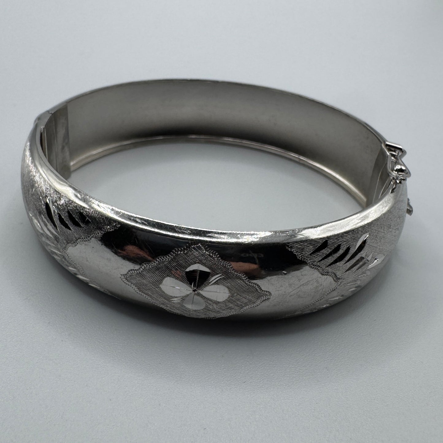 Joli Bracelet en argent rhodié ciselé « trèfle à 4 feuilles »