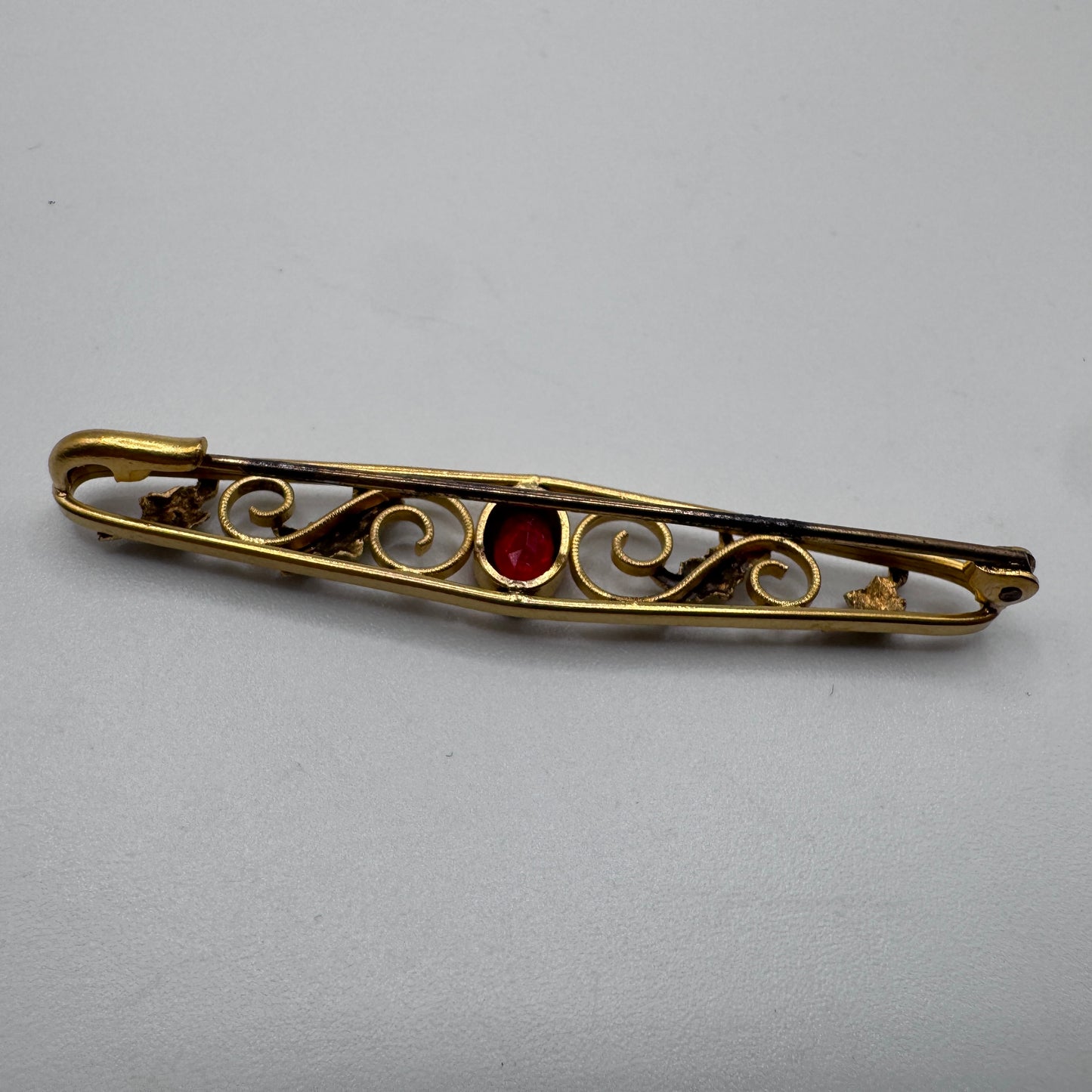 Broche ancienne Art Nouveau en plaqué