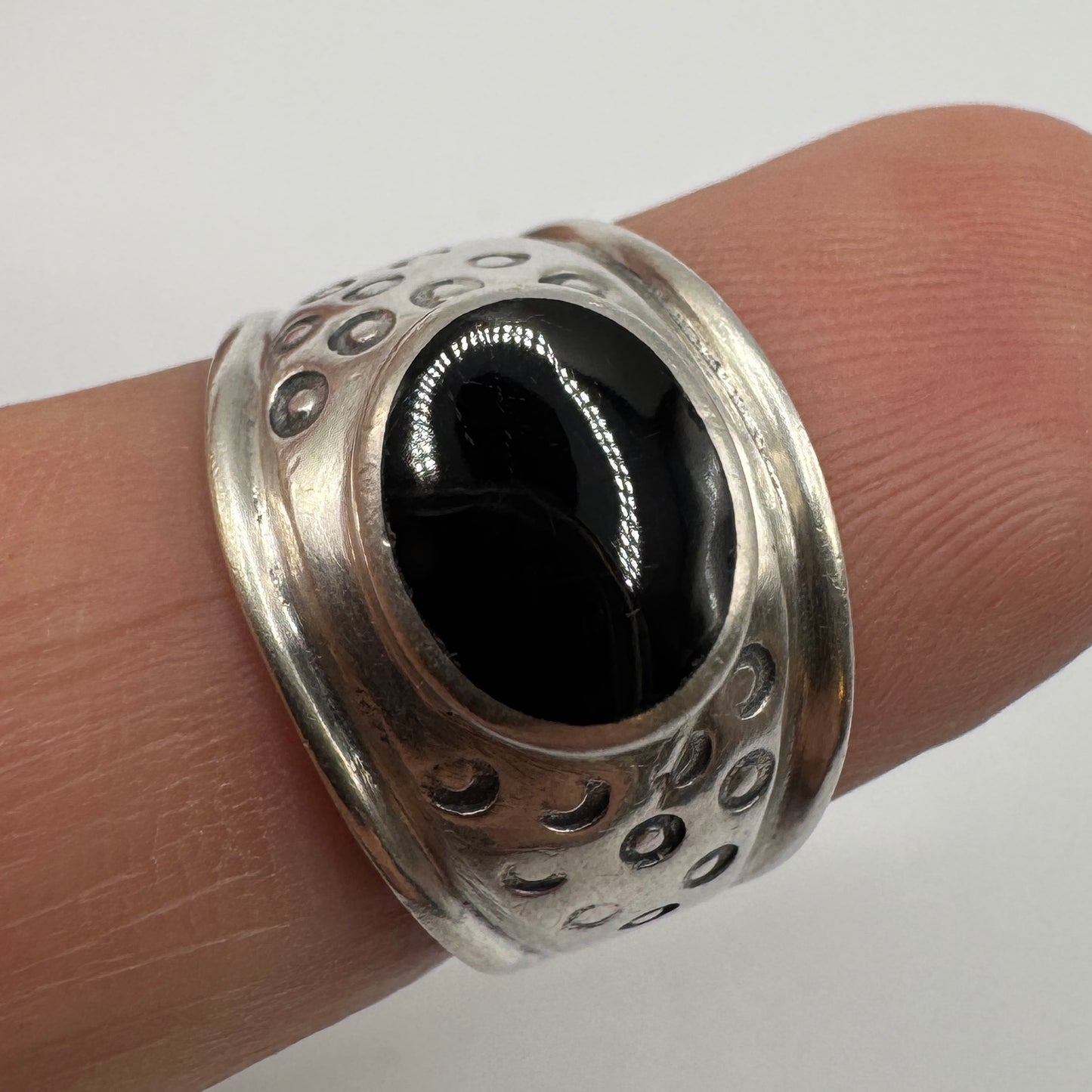 Bague en argent et onyx
