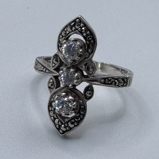 Superbe Bague style Art Deco en argent et brillants