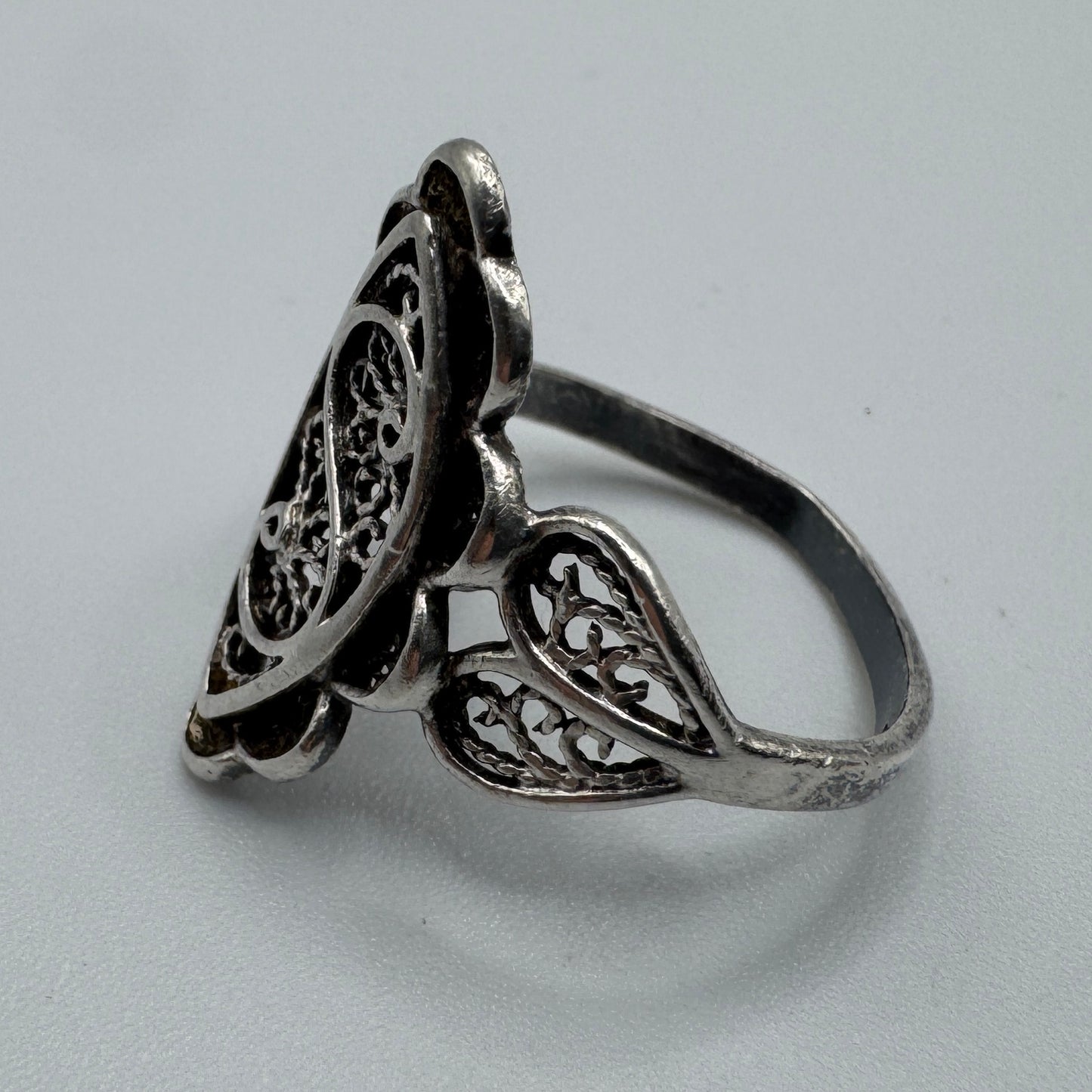 Bague ancienne en argent filigrané