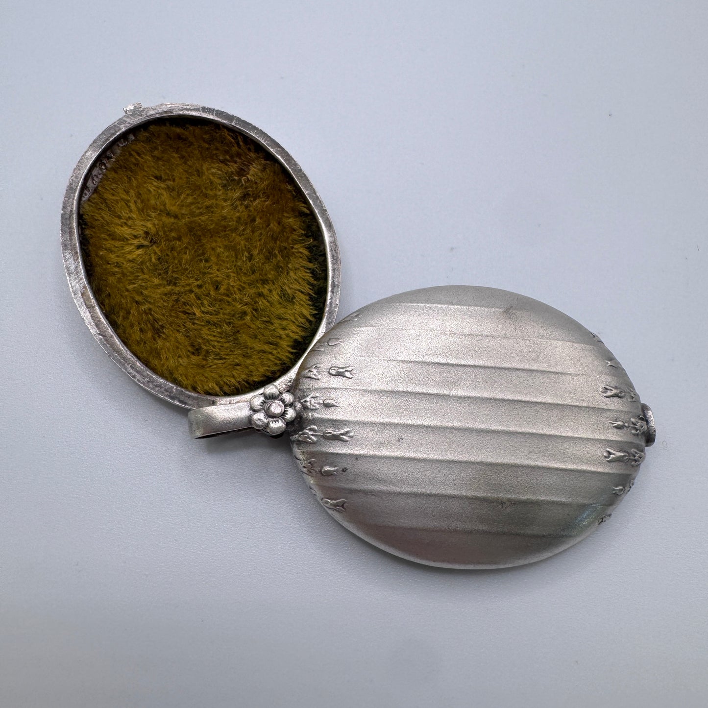 Miroir de poche ancien vers 1900