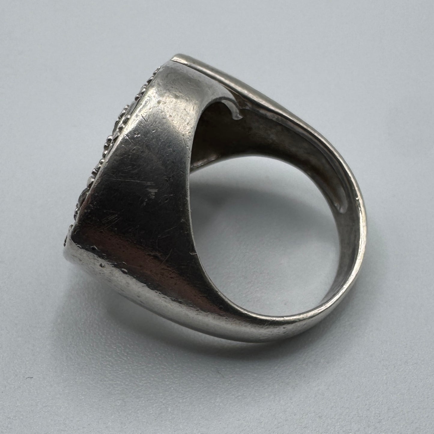 Grosse bague en argent et brillants