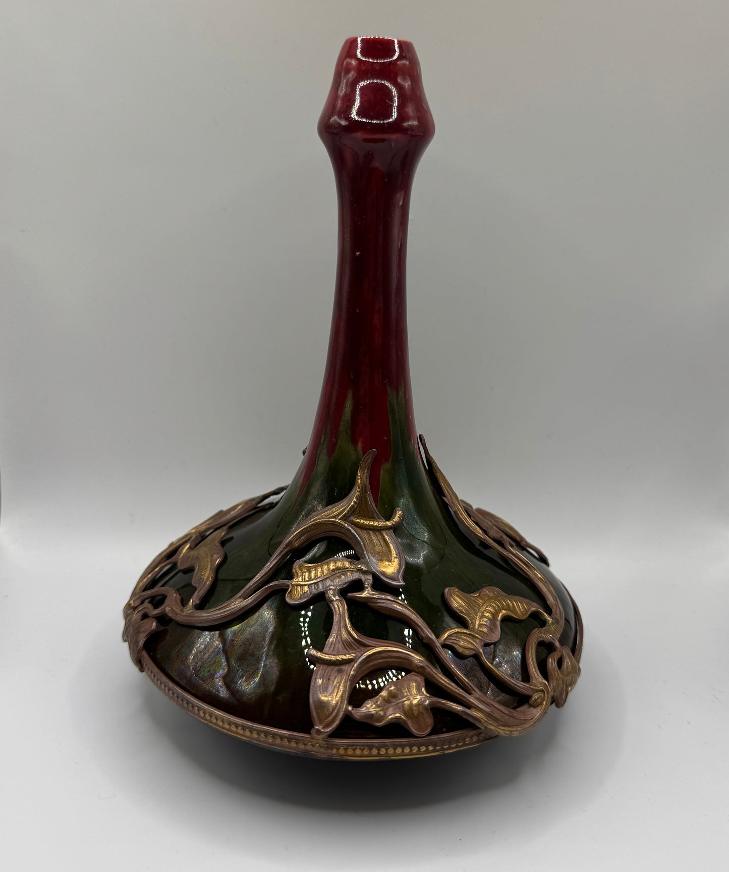 Joli soliflore Art Nouveau - céramique vernissée et bronze