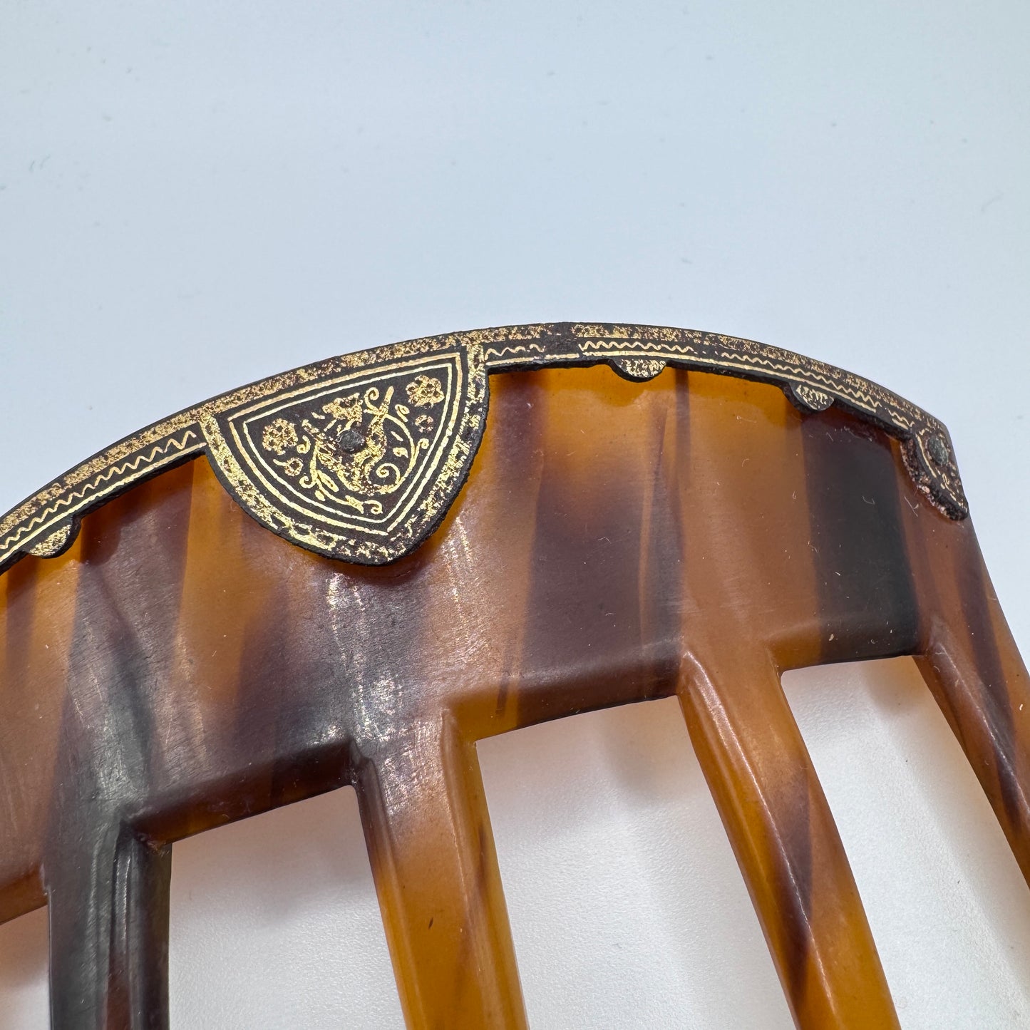 Peigne à cheveux art deco - celluloïd et métal damasquiné