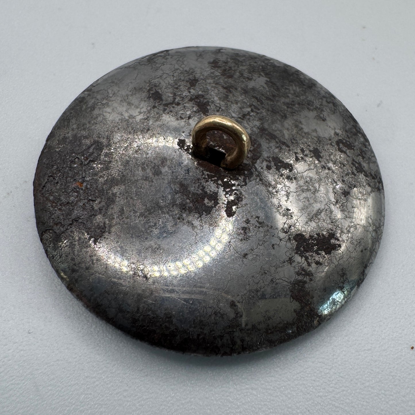 Bouton ancien vers 1900 - métal et bronze
