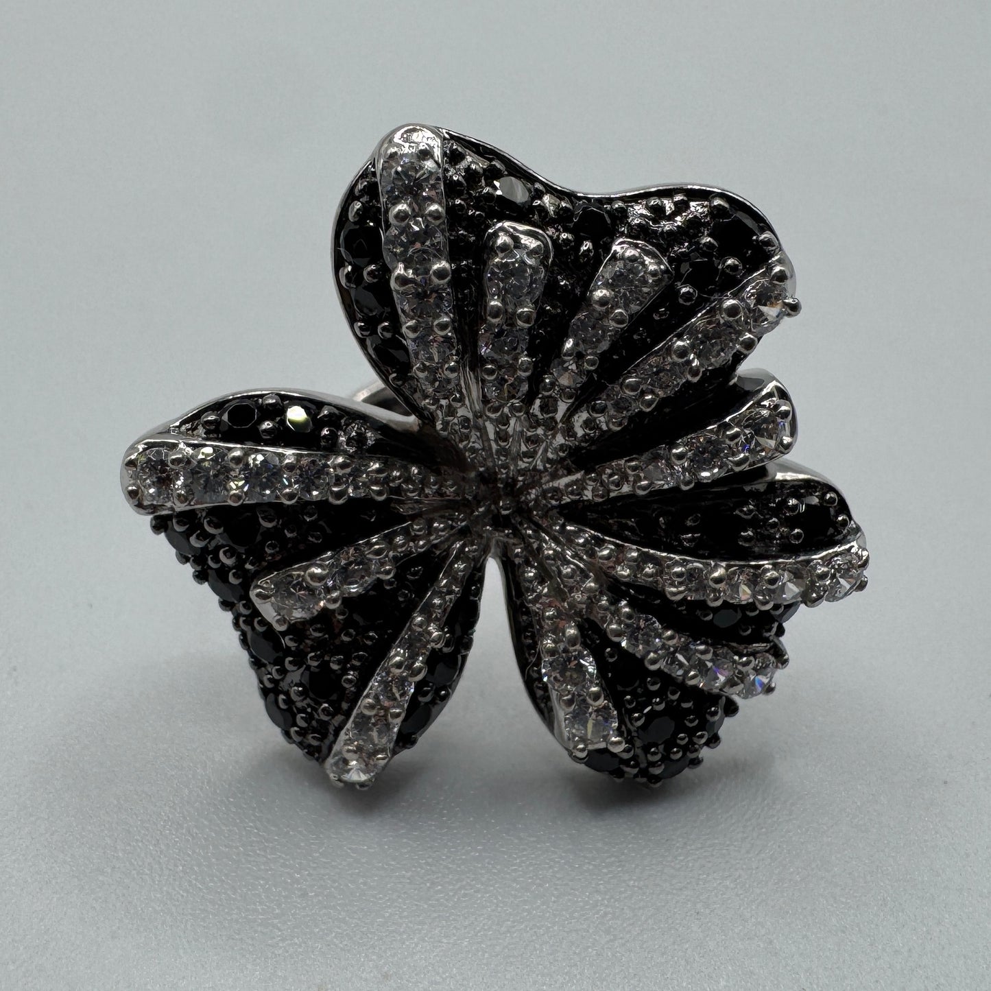 Grosse Bague en argent et brillants