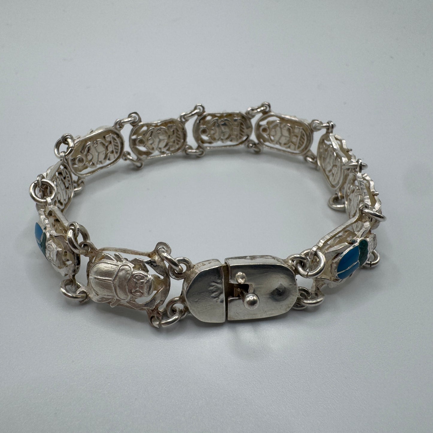 Superbe Bracelet ancien en argent massif « scarabées égyptiens »