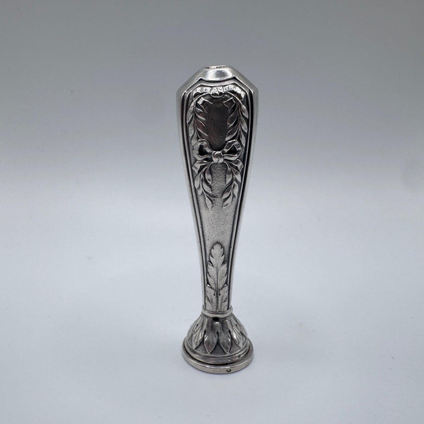 Cachet Sceau ancien ancien en Argent - « décor aux noeuds »