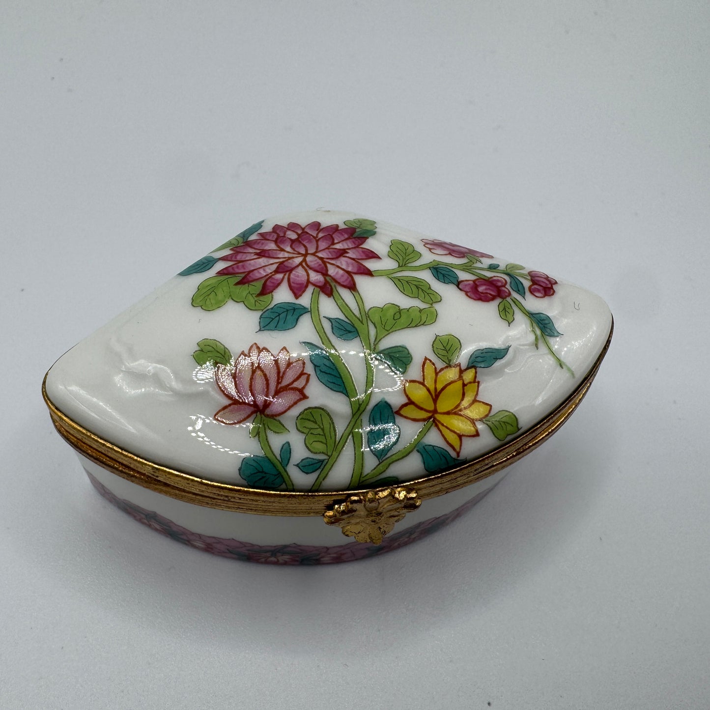 Boîte à Pilules en Porcelaine de Paris - Décor Floral chrysanthèmes