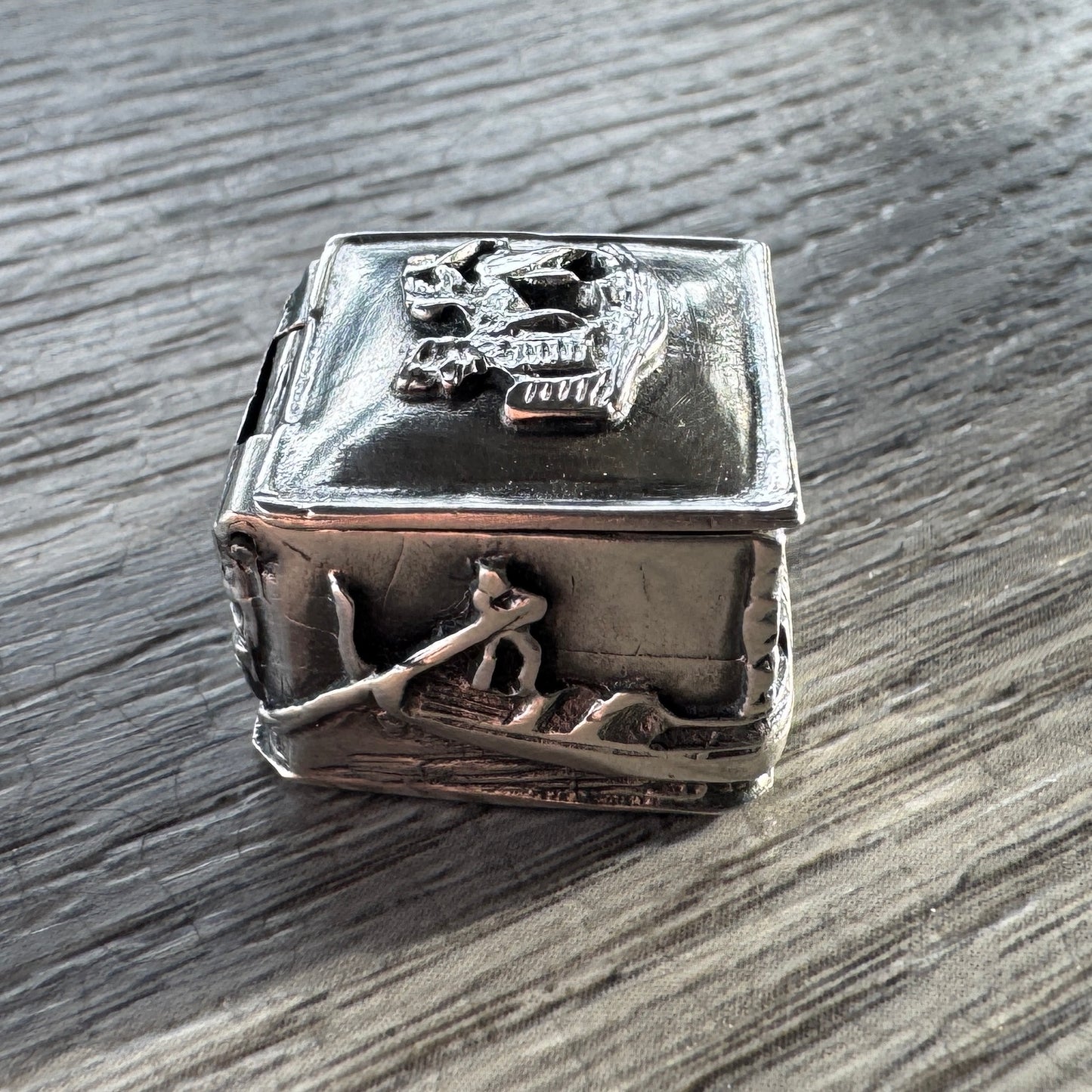 petite boîte pilulier de Venise en argent