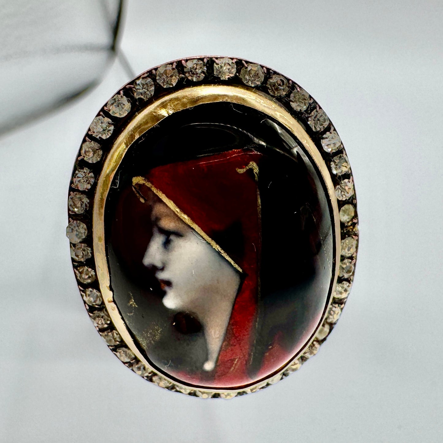 Epingle à chapeau ancienne en émail de Limoges- profil féminin-vers 1900