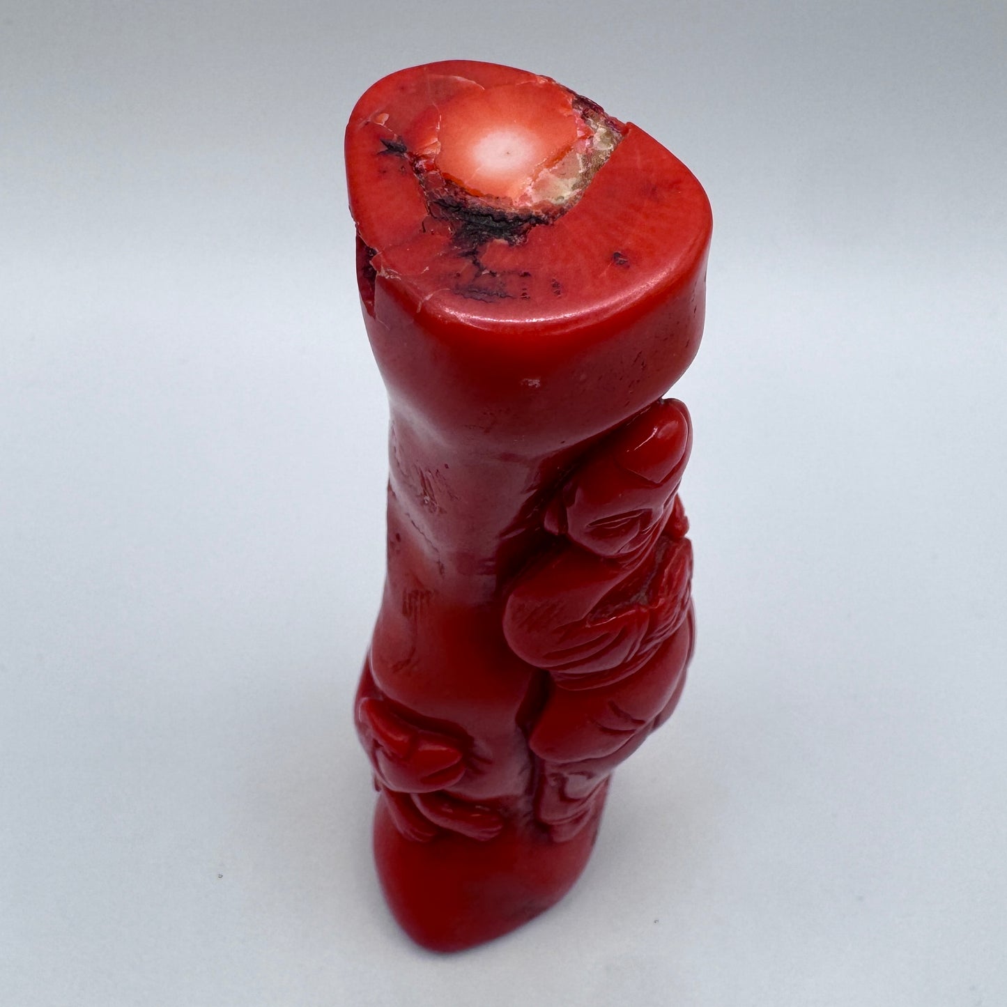 Sculpture chinoise ancienne en corail rouge  « l’enfant et son chien »