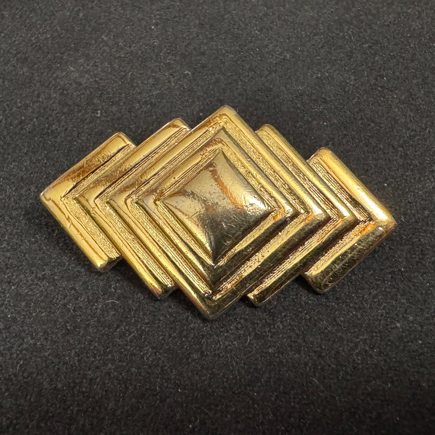 Broche Vintage en métal doré signée Monet