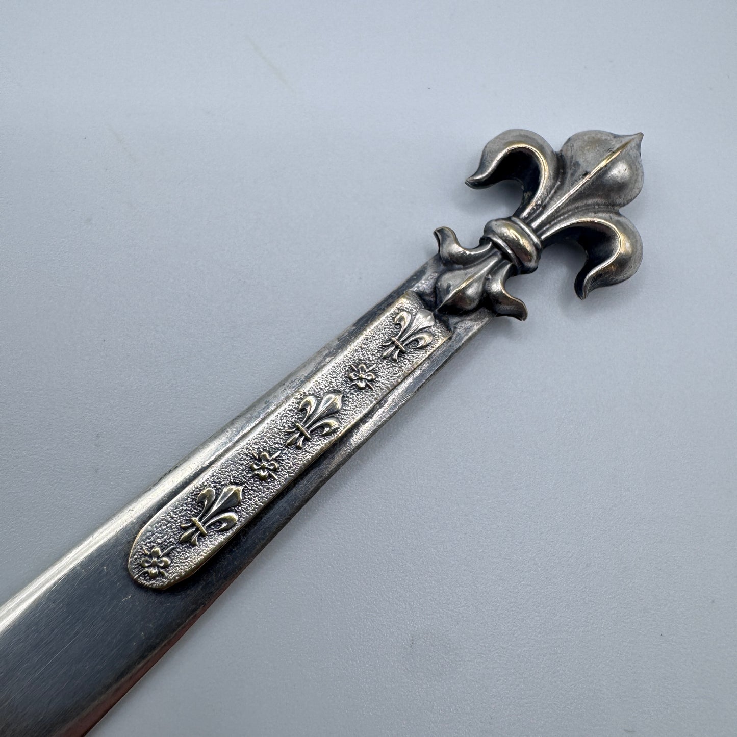Coupe papier ancien « Fleur de Lys »