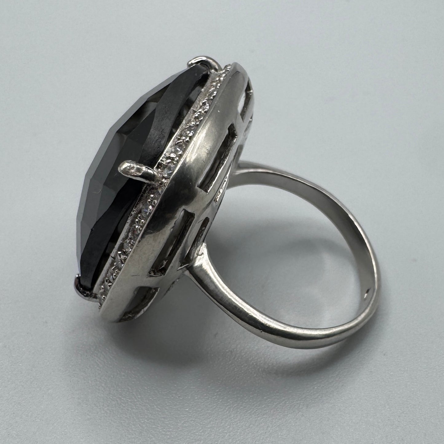 Grosse bague en argent et onyx