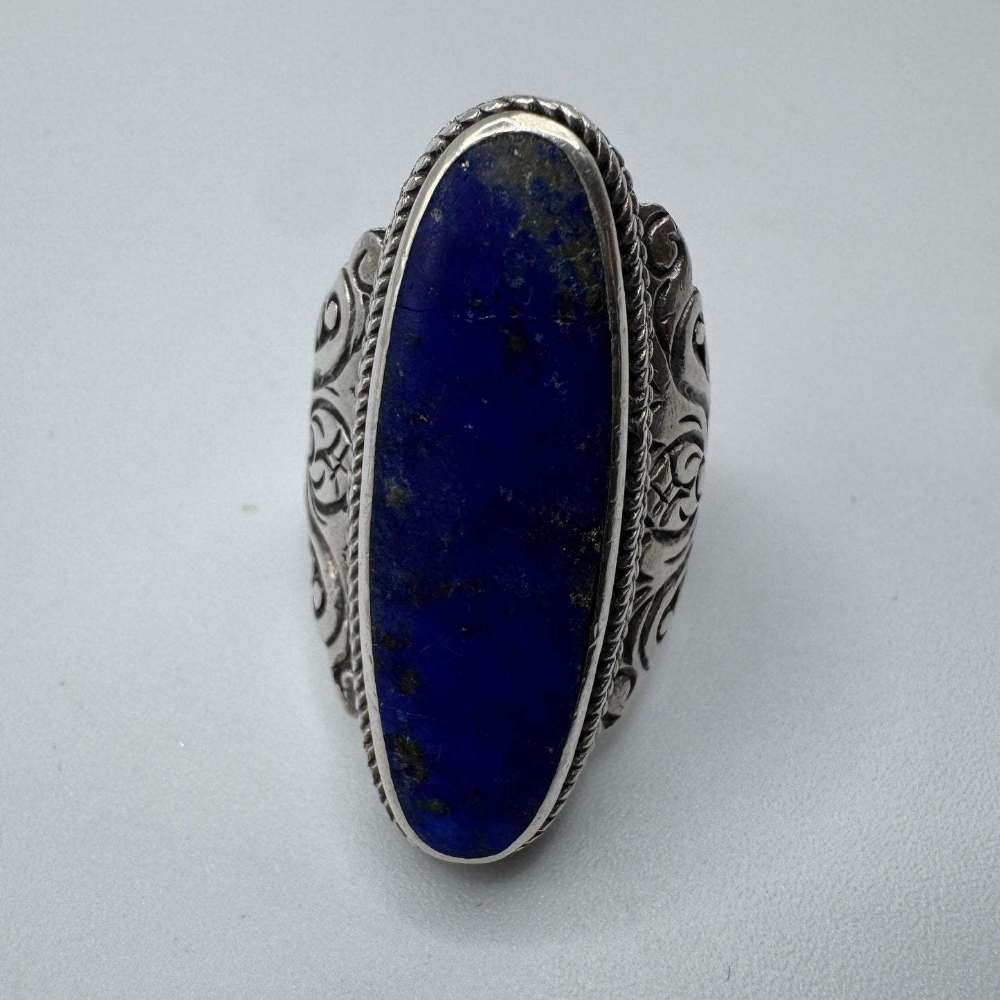 Grosse Bague en argent et lapis-lazuli
