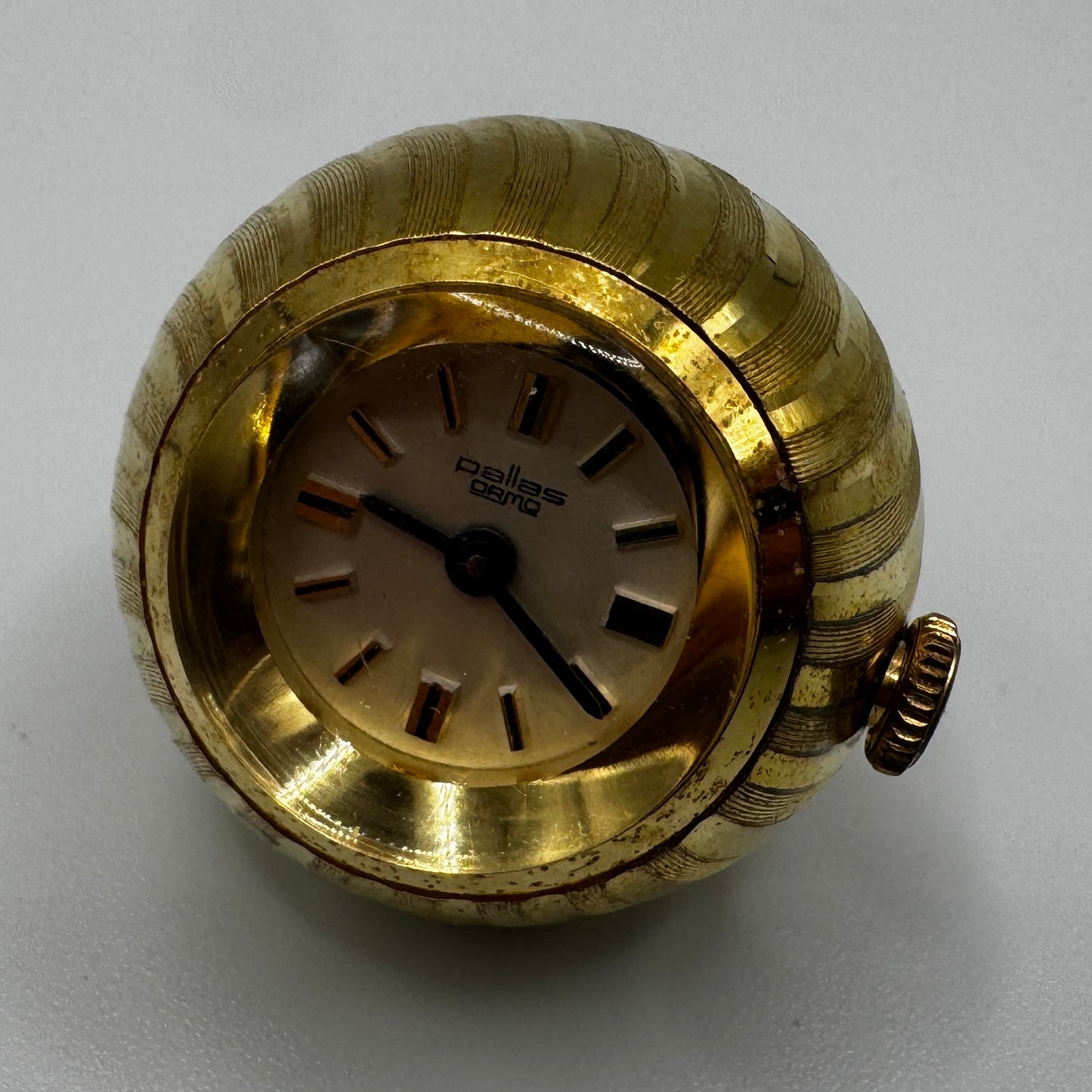 Montre mécanique ancienne pendentif boule PALLAS ORMO