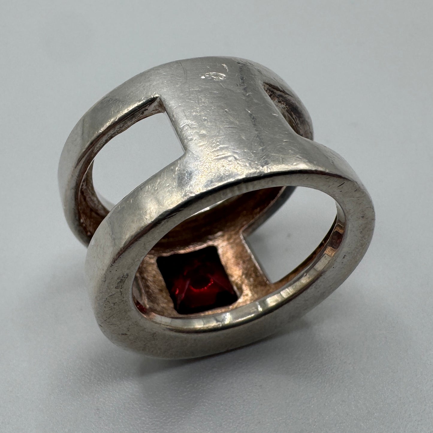 Grosse Bague en argent et pierre taillée