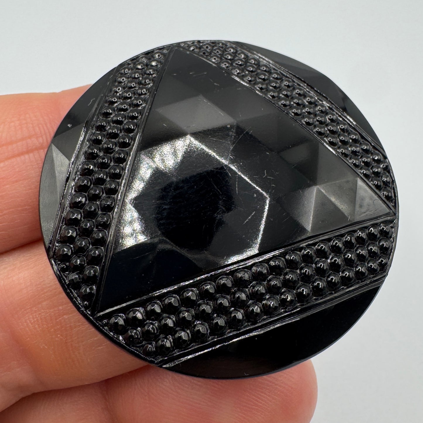 Grand Bouton ancien en verre moulé