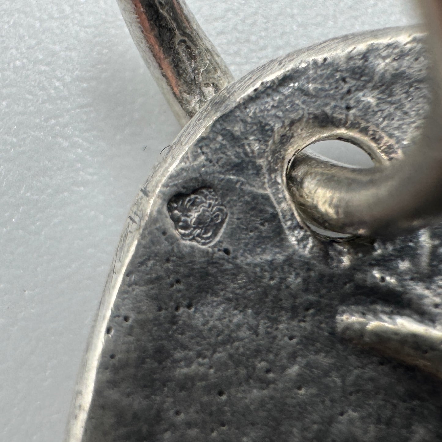 Superbe Pendentif ancien TOUL HOAT « fleur de Lys » - argent massif