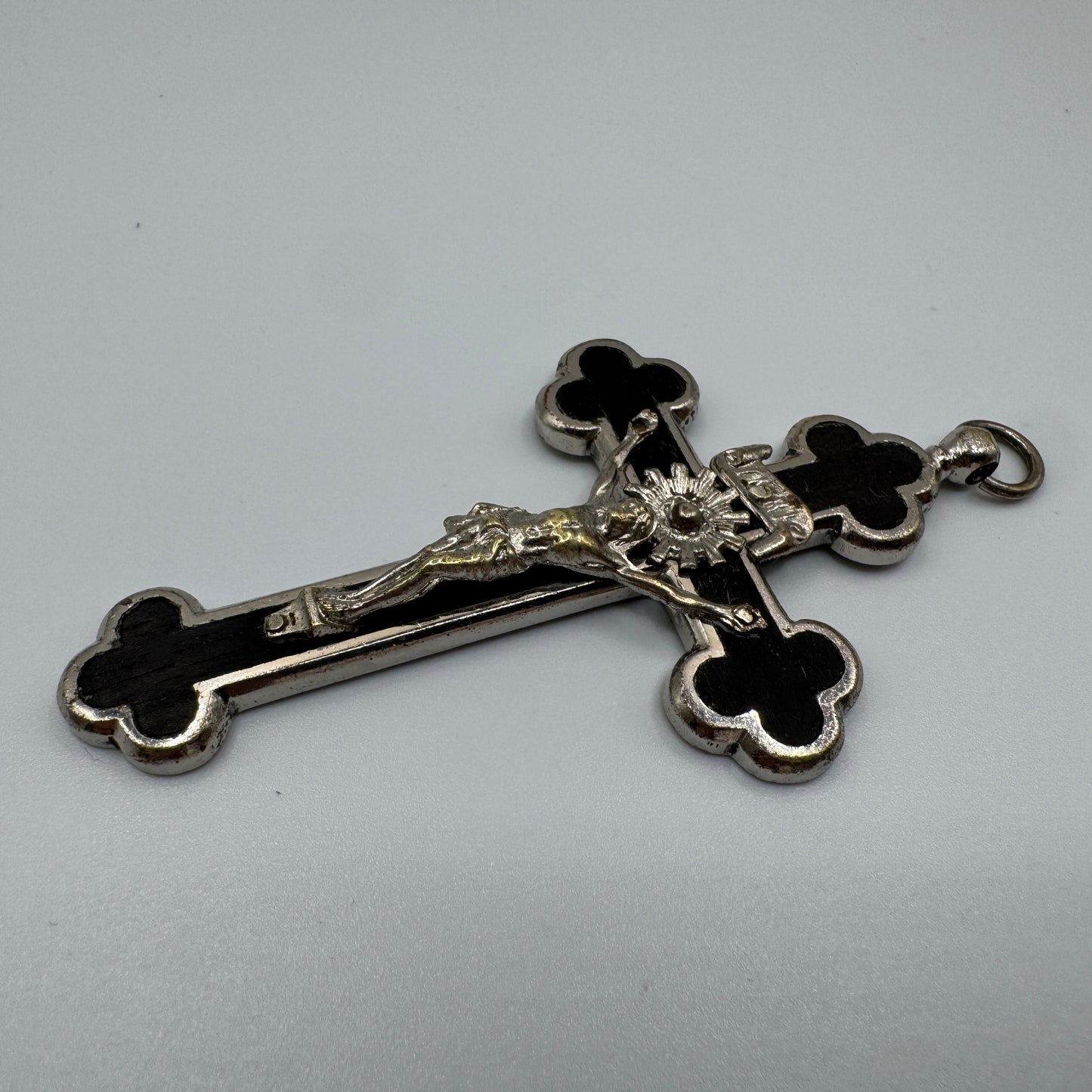 Croix crucifix ancien - bronze argente et ébène
