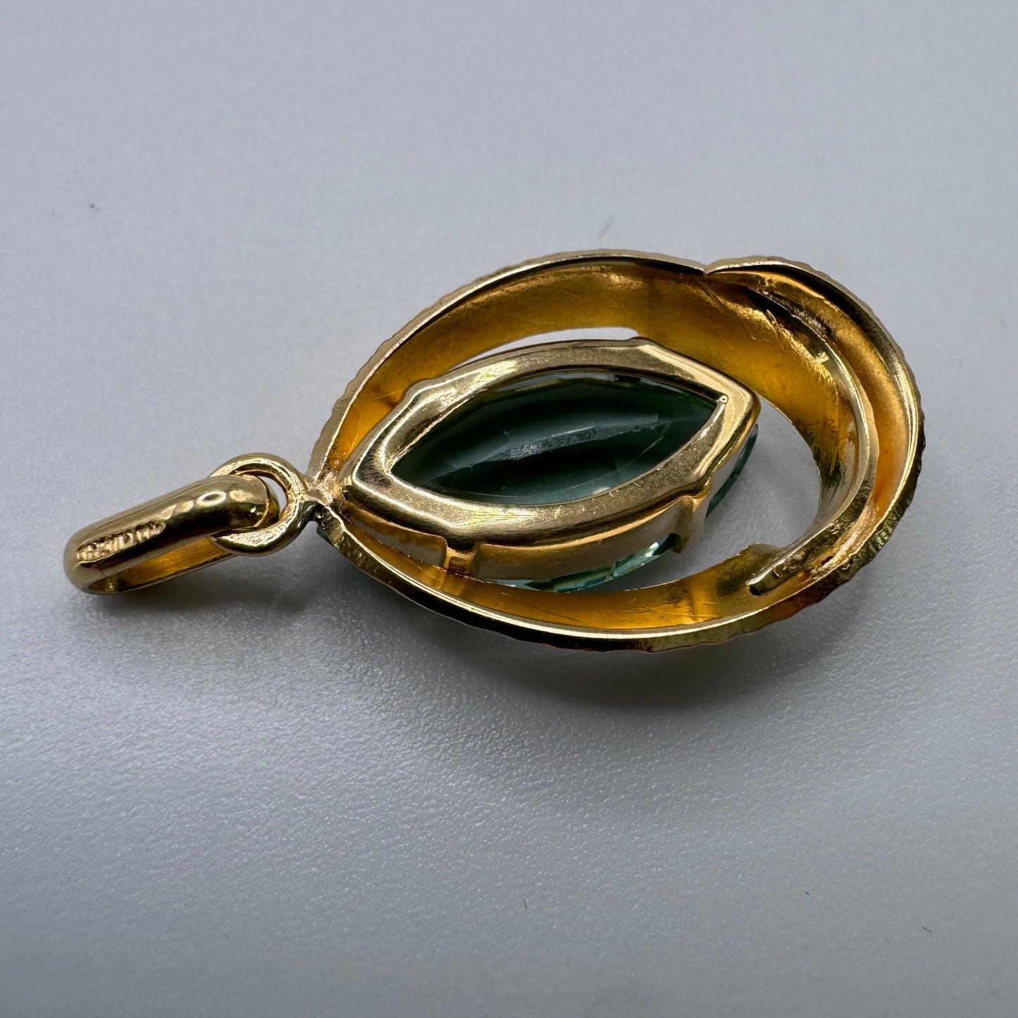 Pendentif ancien en plaqué or et verre taillé - neuf stock ancien bijoutier