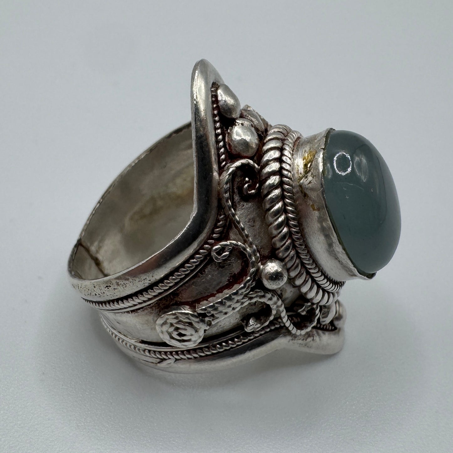 Grosse Bague en argent et pierre