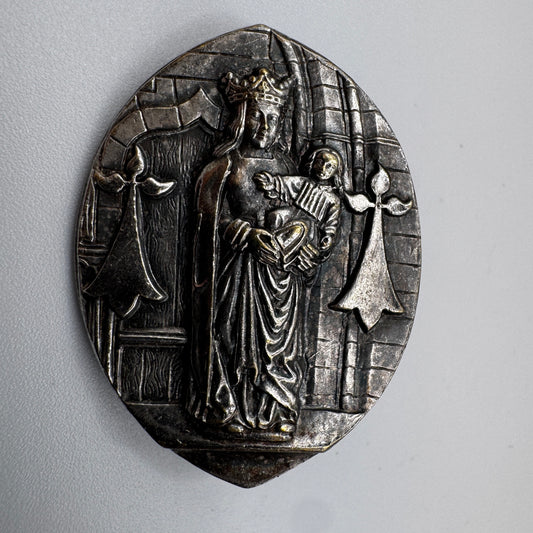 Broche ancienne « Sainte Anne D’Auray » - métal argenté