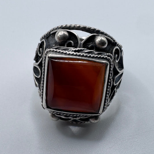 Grosse bague ancienne en argent massif et cornaline