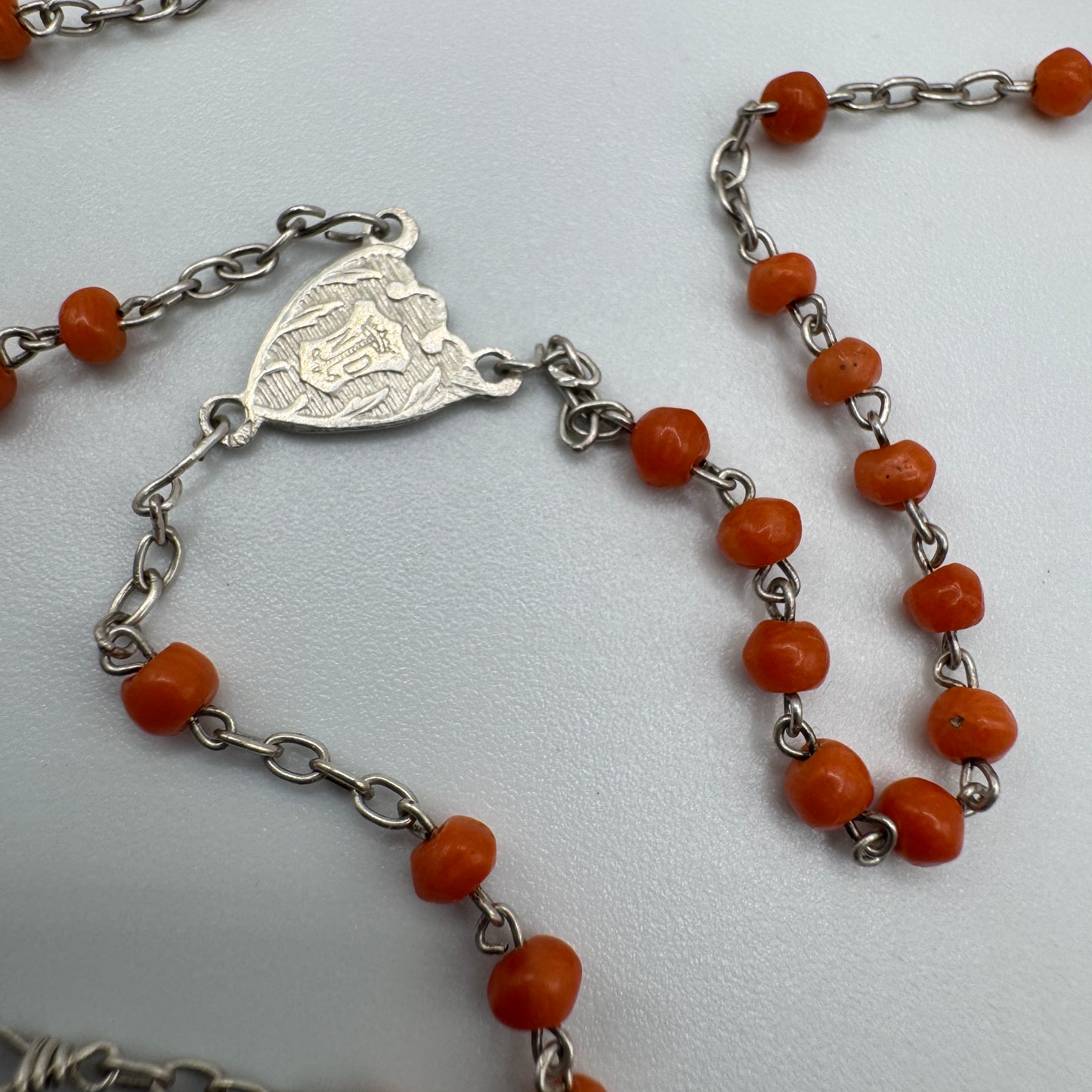 Petit Chapelet ancien vers 1900 « Saint Benoit » - argent massif et corail